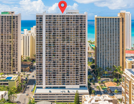 Waikiki Banyan
