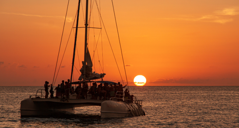 Sunset Sail Catamaran in Waikiki Sunset Sail Catamaran in Waikiki