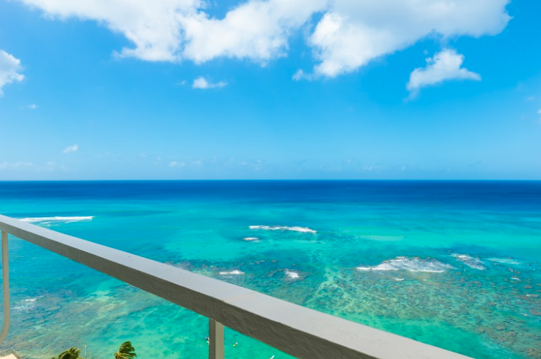 Ocean view lanai at an Oahu vacation rental booked direct with Ali'i Beach Rentals Ocean view lanai at an Oahu vacation rental booked direct with Ali'i Beach Rentals