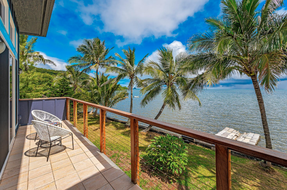 Oahu vacation rental with full kitchen and ocean view lanai